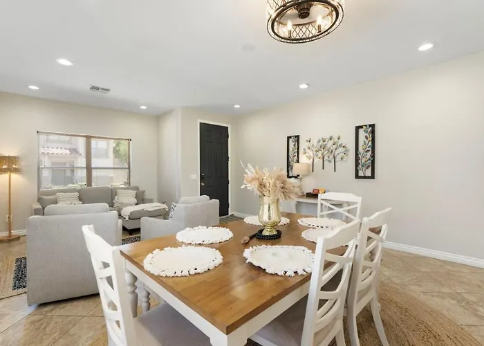 Holiday home Perfect Base Downtown Freeways & *