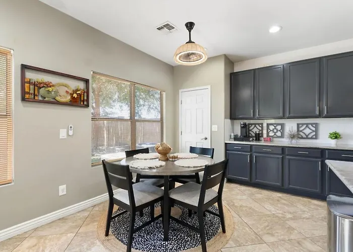 Perfect Base Downtown Freeways & Holiday home