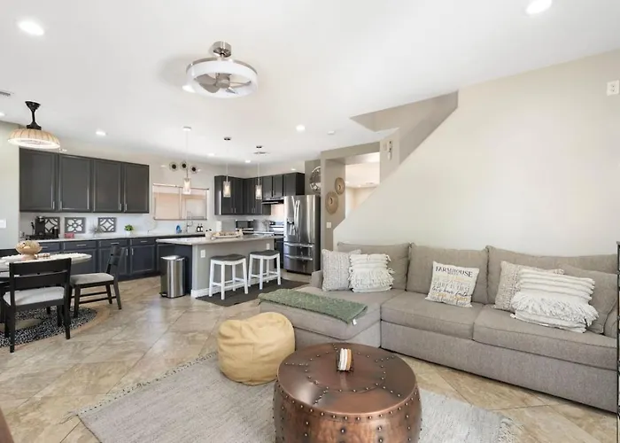 Holiday home Perfect Base Downtown Freeways & *