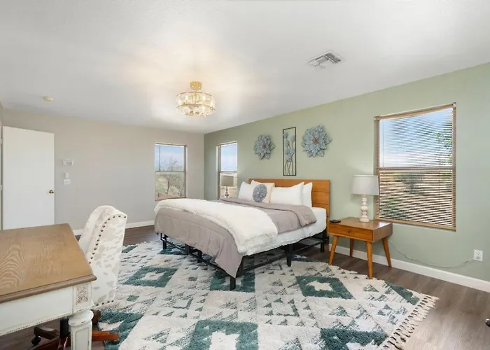 Holiday home Perfect Base Downtown Freeways & *